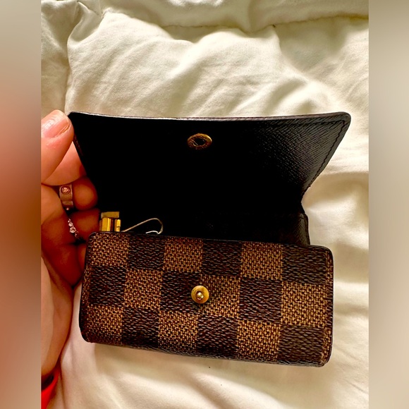 Louis Vuitton Damier Key Case - Picture 5 of 7